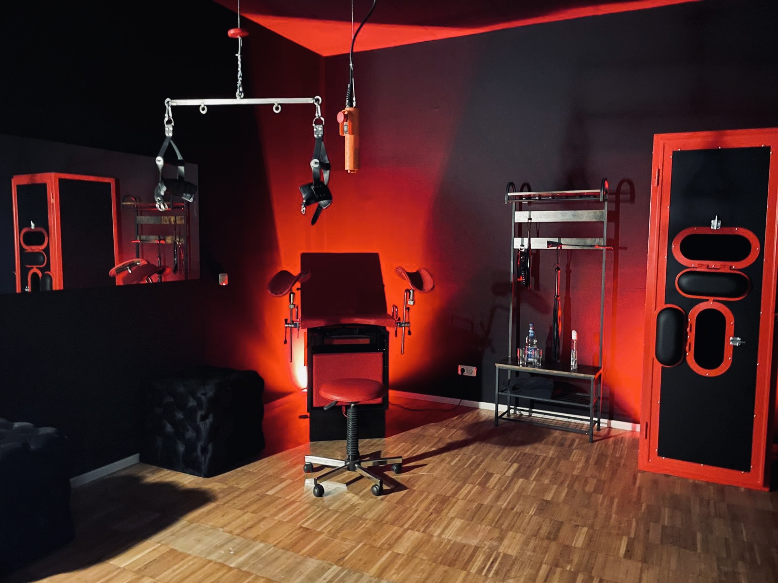Stundenzimmer 9 - Red Imagination