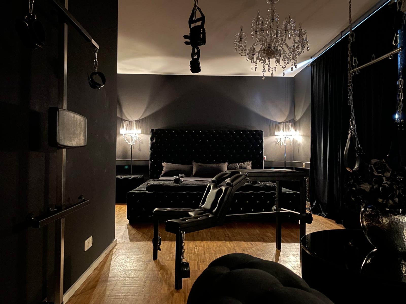 Strafbock Stundenzimmer - Dark Fantasies